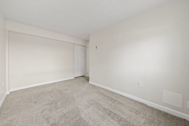 11 Glen Ave 28, Chelmsford, MA 01824