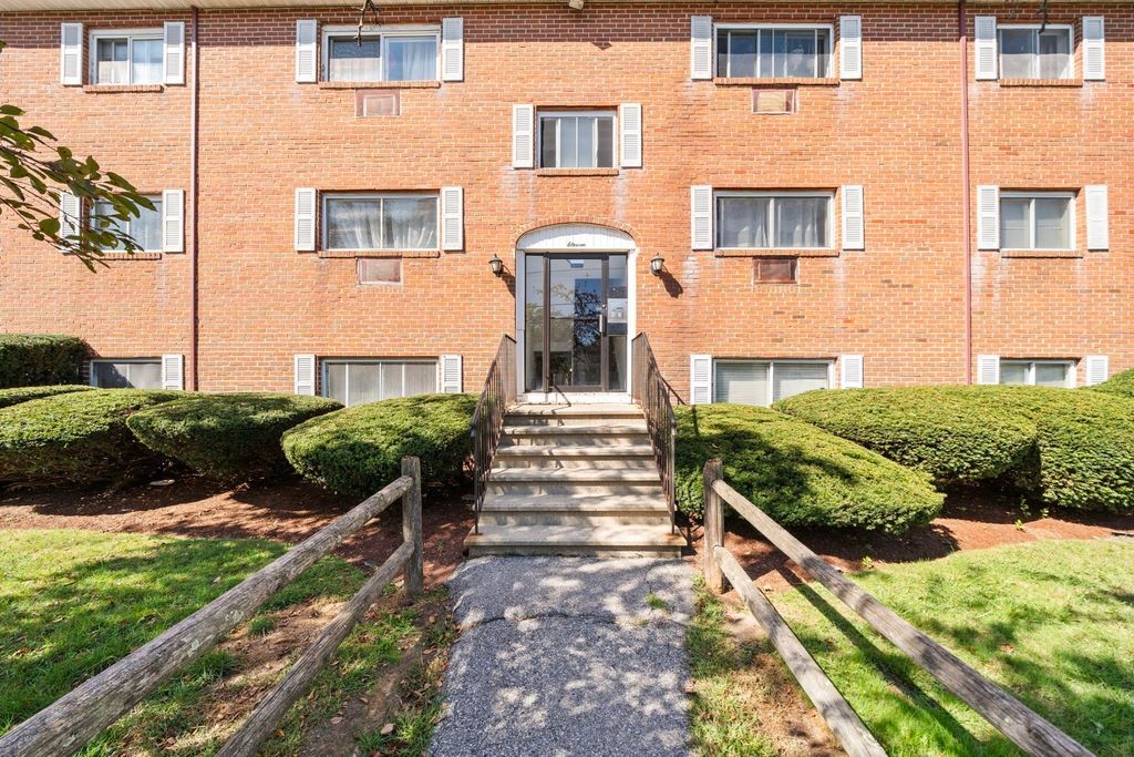 11 Glen Ave 28, Chelmsford, MA 01824