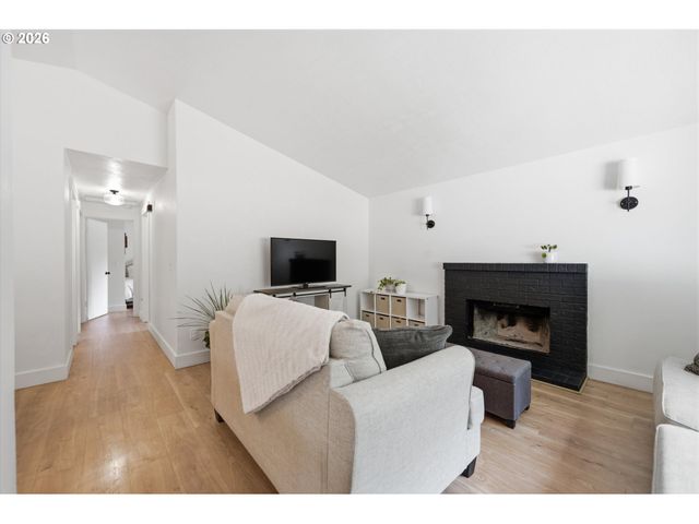 9924 Sw 37TH Ave, Portland, OR 97219