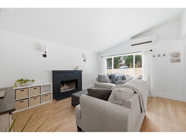 9924 Sw 37TH Ave, Portland, OR 97219