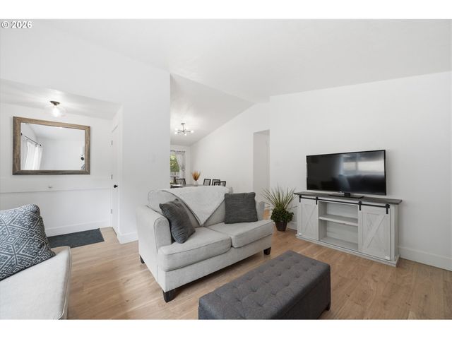 9924 Sw 37TH Ave, Portland, OR 97219