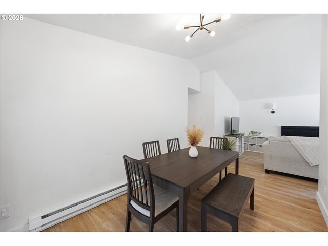 9924 Sw 37TH Ave, Portland, OR 97219