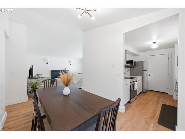 9924 Sw 37TH Ave, Portland, OR 97219