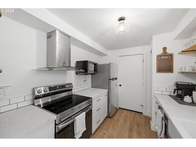 9924 Sw 37TH Ave, Portland, OR 97219