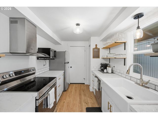 9924 Sw 37TH Ave, Portland, OR 97219