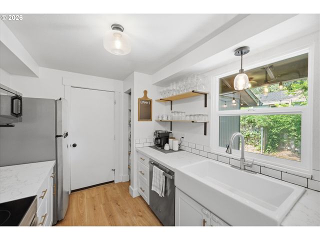 9924 Sw 37TH Ave, Portland, OR 97219