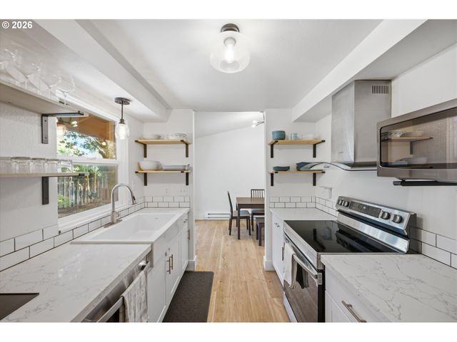 9924 Sw 37TH Ave, Portland, OR 97219