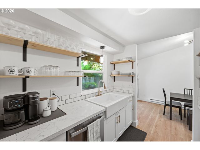 9924 Sw 37TH Ave, Portland, OR 97219