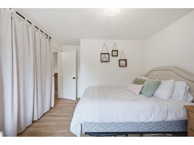 9924 Sw 37TH Ave, Portland, OR 97219