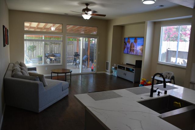 5221 Old Town Ln, Salida, CA 95368
