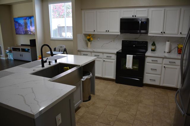 5221 Old Town Ln, Salida, CA 95368