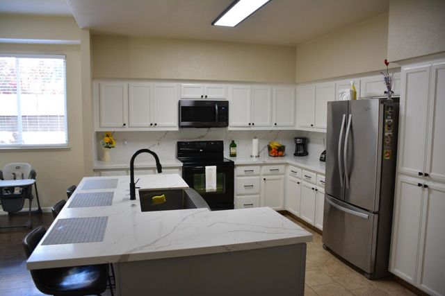 5221 Old Town Ln, Salida, CA 95368