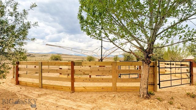 600 Blue Ribbon Lane, Dillon, MT 59725