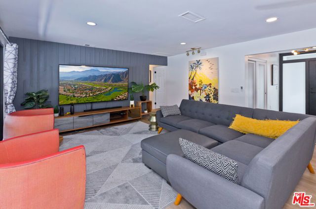 2660 N Farrell Drive, Palm Springs, CA 92262