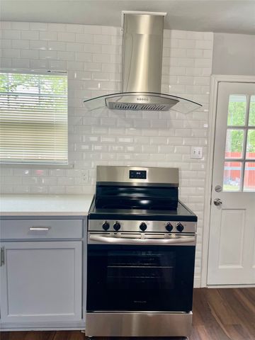 414 Goodyear Street, Irving, TX 75062