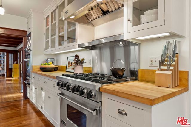 8050 Jovenita Canyon Drive, Los Angeles, CA 90046