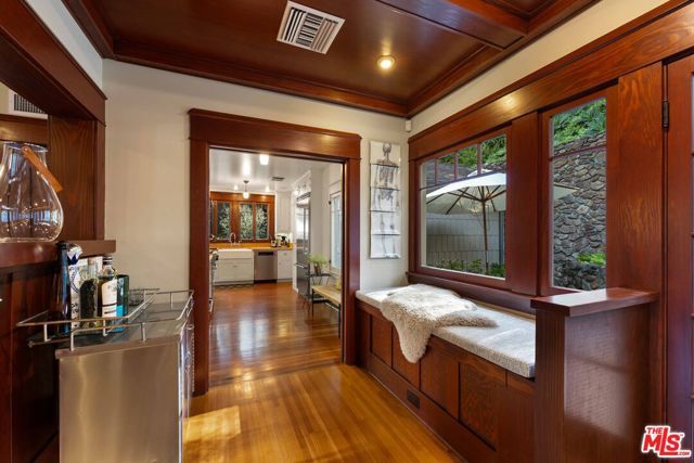 8050 Jovenita Canyon Drive, Los Angeles, CA 90046