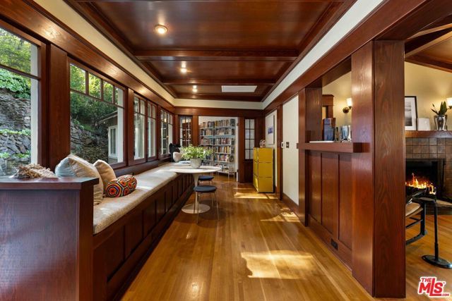 8050 Jovenita Canyon Drive, Los Angeles, CA 90046