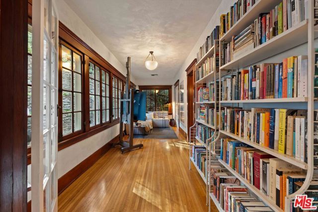 8050 Jovenita Canyon Drive, Los Angeles, CA 90046