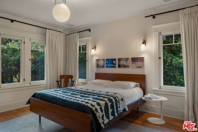 8050 Jovenita Canyon Drive, Los Angeles, CA 90046