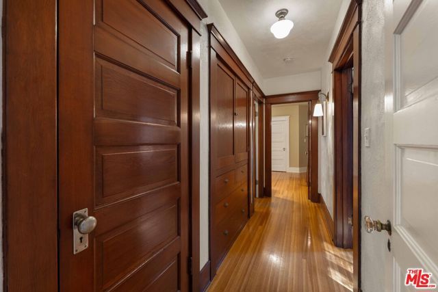 8050 Jovenita Canyon Drive, Los Angeles, CA 90046