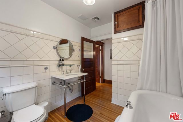 8050 Jovenita Canyon Drive, Los Angeles, CA 90046