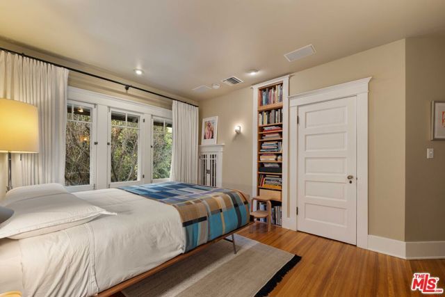 8050 Jovenita Canyon Drive, Los Angeles, CA 90046