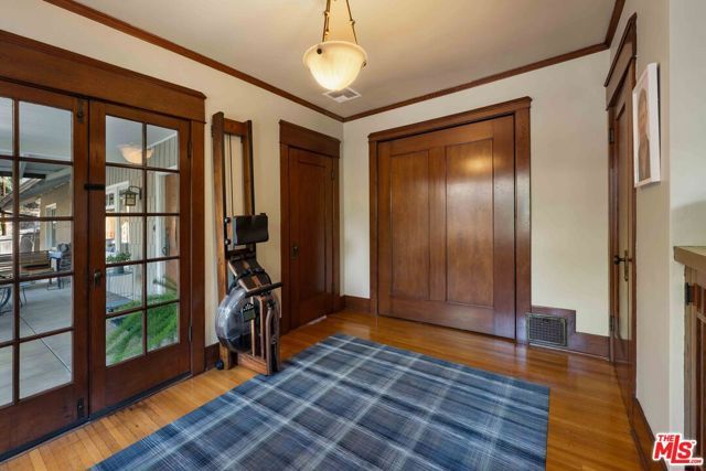 8050 Jovenita Canyon Drive, Los Angeles, CA 90046