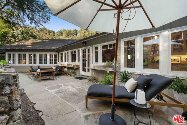 8050 Jovenita Canyon Drive, Los Angeles, CA 90046