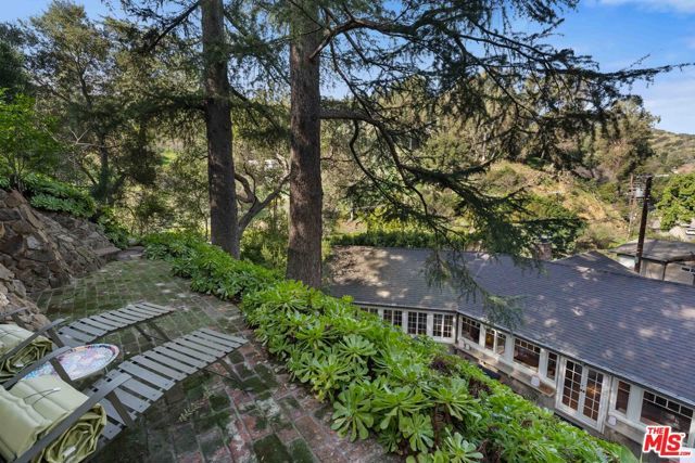 8050 Jovenita Canyon Drive, Los Angeles, CA 90046