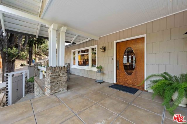 8050 Jovenita Canyon Drive, Los Angeles, CA 90046