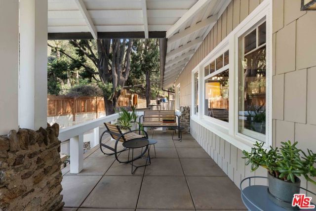 8050 Jovenita Canyon Drive, Los Angeles, CA 90046