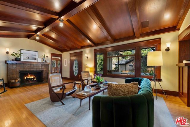 8050 Jovenita Canyon Drive, Los Angeles, CA 90046