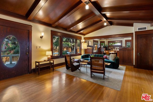 8050 Jovenita Canyon Drive, Los Angeles, CA 90046