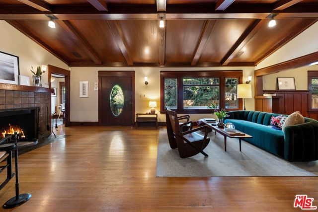 8050 Jovenita Canyon Drive, Los Angeles, CA 90046