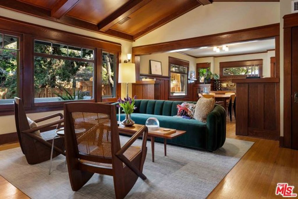 8050 Jovenita Canyon Drive, Los Angeles, CA 90046