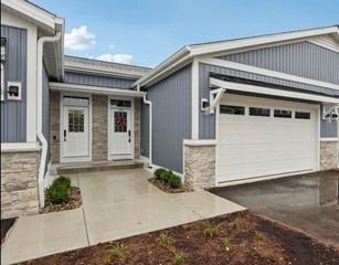 405 Falcon Ridge DRIVE #16, Burlington, WI 53105