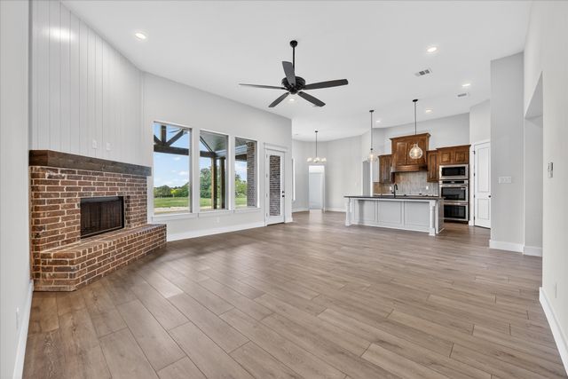 517 Longhorn Drive, Springtown, TX 76082