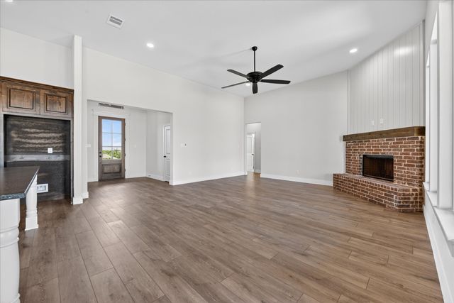 517 Longhorn Drive, Springtown, TX 76082