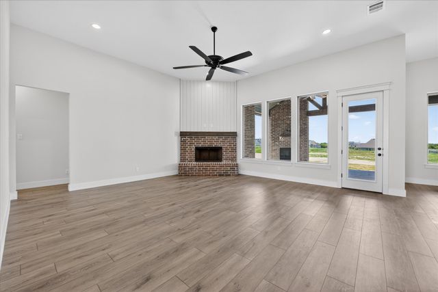 517 Longhorn Drive, Springtown, TX 76082