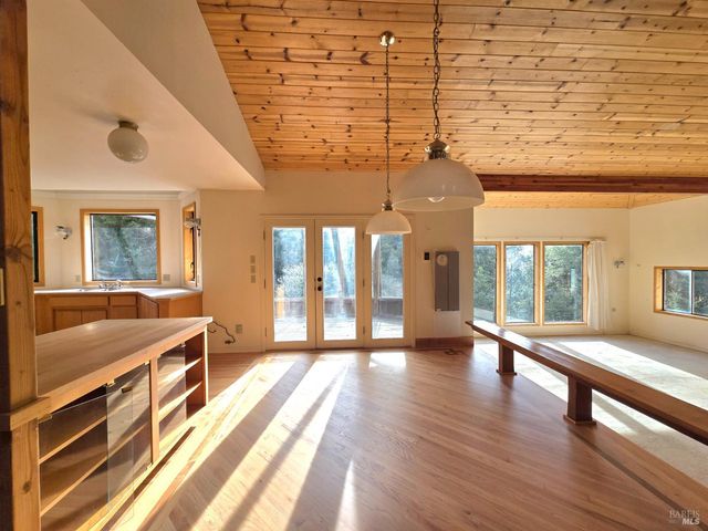 36955 Eureka Stagecoach Rd, Willits, CA 95490