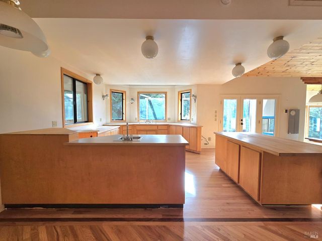 36955 Eureka Stagecoach Rd, Willits, CA 95490