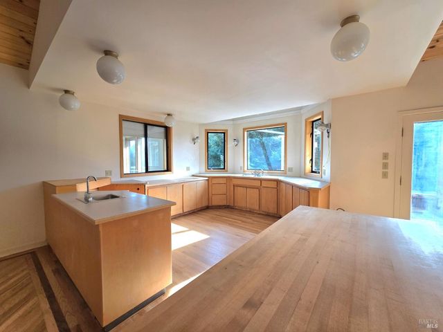 36955 Eureka Stagecoach Rd, Willits, CA 95490