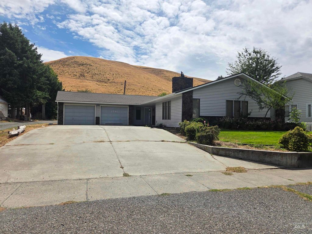 1340 Pataha, Pomeroy, WA 99347