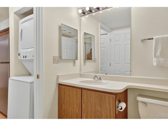 2575 S Syracuse Way E207, Denver, CO 80231