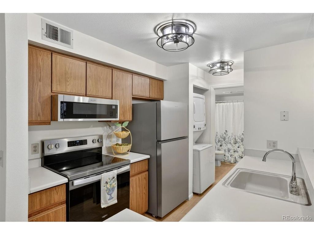 2575 S Syracuse Way E207, Denver, CO 80231