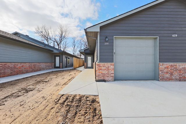 423 S All Halllows Unit 200, Wichita, KS 67213