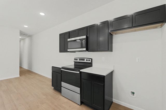 423 S All Halllows Unit 200, Wichita, KS 67213