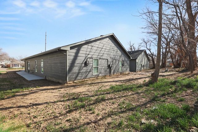423 S All Halllows Unit 200, Wichita, KS 67213