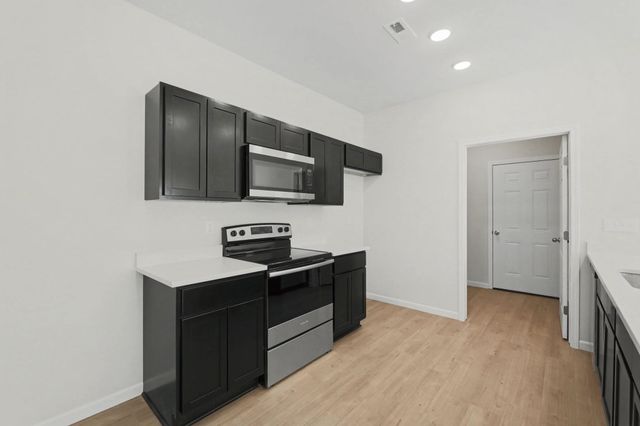 423 S All Halllows Unit 200, Wichita, KS 67213